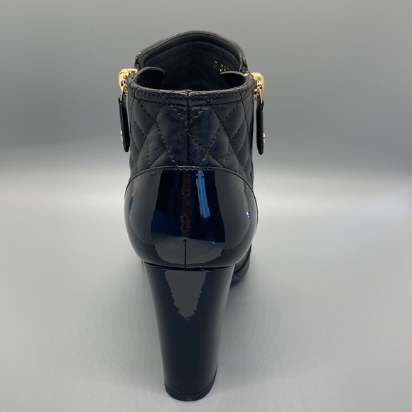 CHANEL Interlocking CC Logo Boots Authentic - Picture 15 of 16